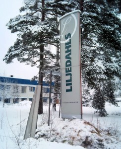 HALVT  KLAR, Justerbar arbets ställning för byte av Firma logotyp