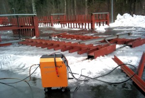 AVSLUTAD, ner skärning av lite större metallställningar