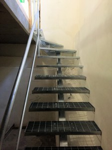 AVSLUTAD, Enbalks trappa till Källare med gallerdurks steg. Lev. Göteborg.