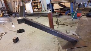 Denna model ä ca 400mm hög o tanken är att även kunna ha den som visning.