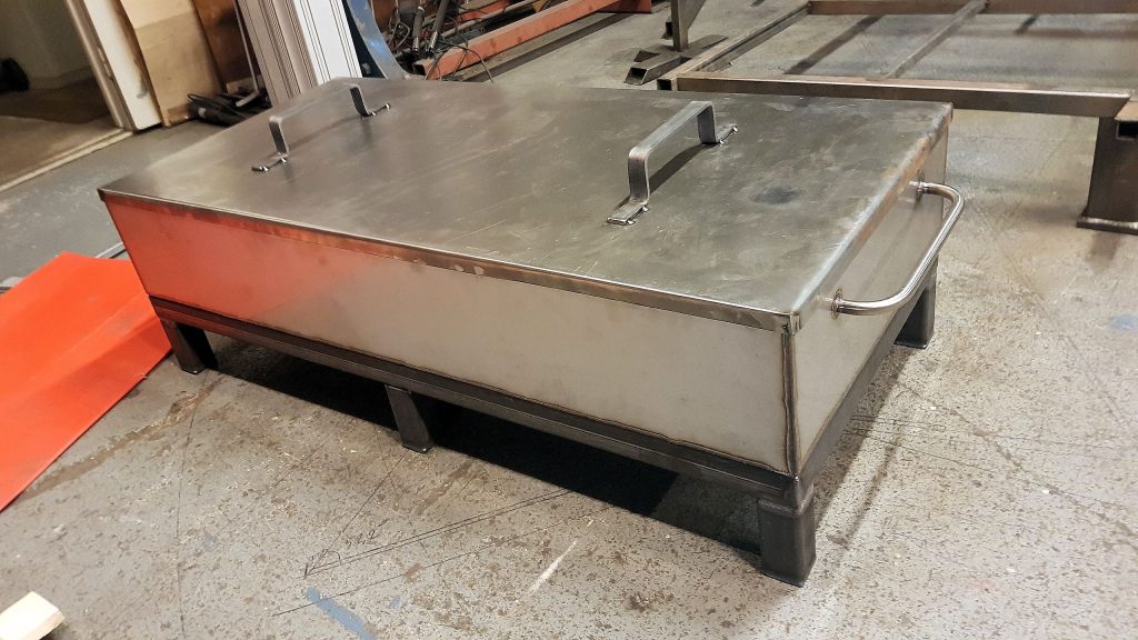 Rostfri låda för tvätta rostiga saker.