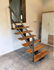 Singel balkstrappa till loft