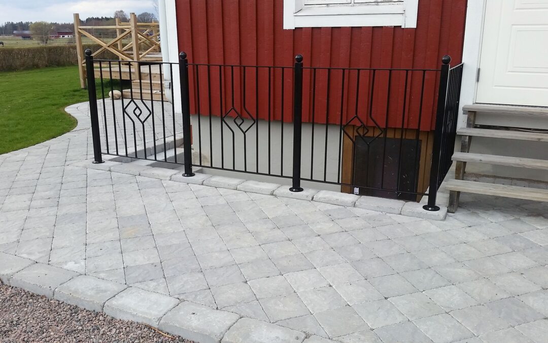 Smidesräcke till källartrapp.
